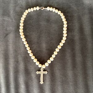 Arte Italica Pearl Necklace with Silver Cross Pendant